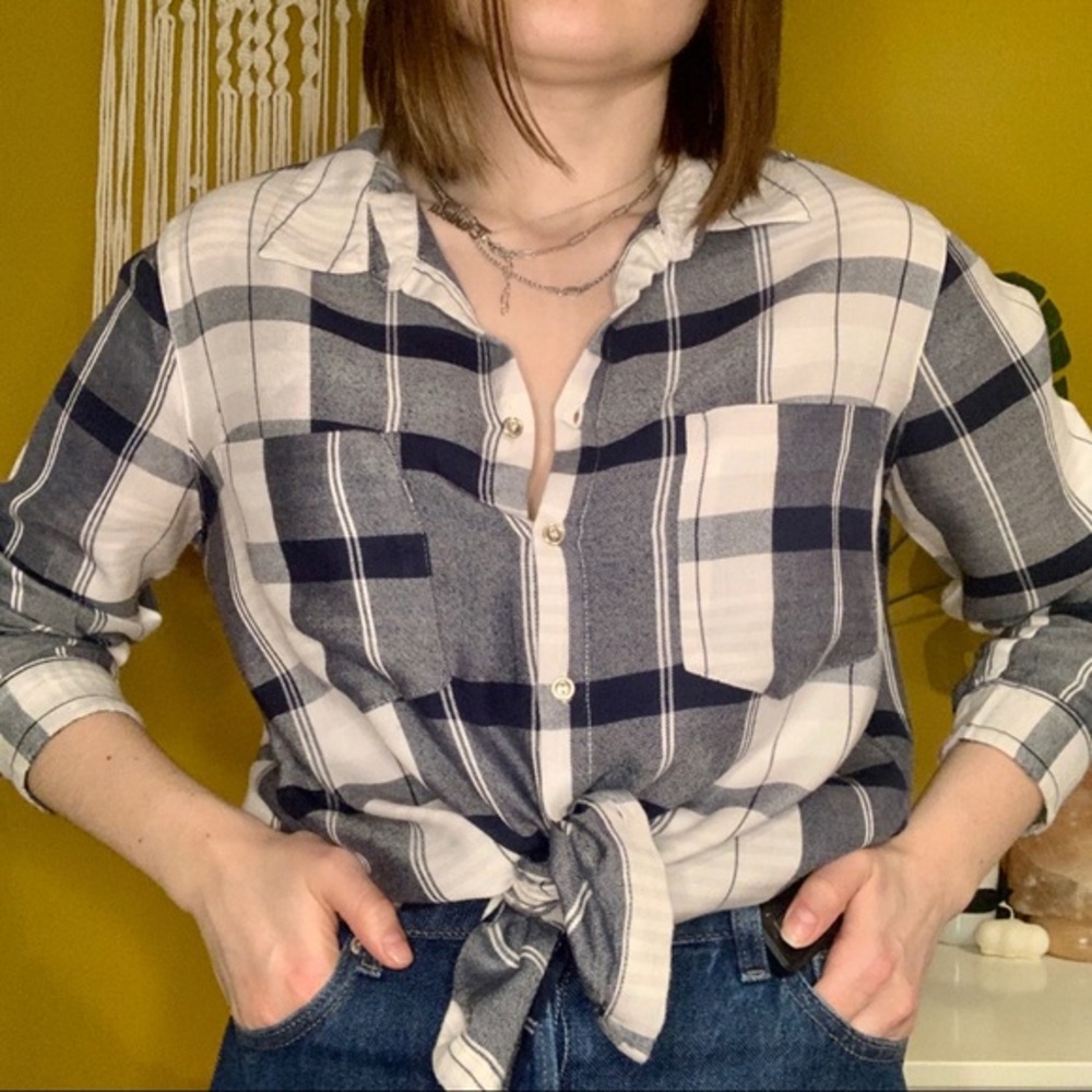 PLAID BUTTON UP SHIRT